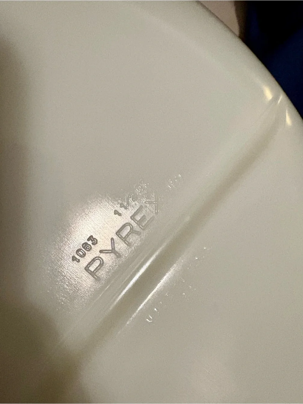 364- vintage Pyrex white opal milk glass 1.5qt baking dish